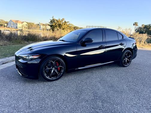 Black 2019 Alfa Romeo Giulia Ti
