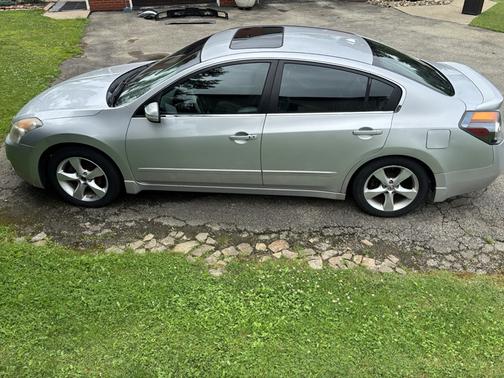 Silver 2008 Nissan Altima 3.5 SE