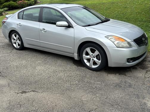 Silver 2008 Nissan Altima 3.5 SE