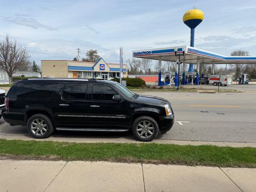 Black 2014 GMC Yukon XL 1500 Denali
