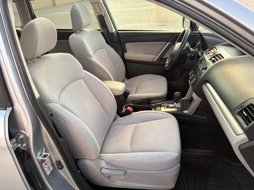 Silver 2015 Subaru Forester 2.5i Premium