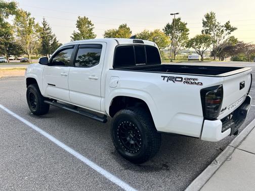 White 2017 Toyota Tacoma SR