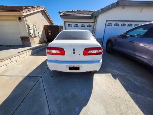 White 2006 Lincoln Zephyr Base