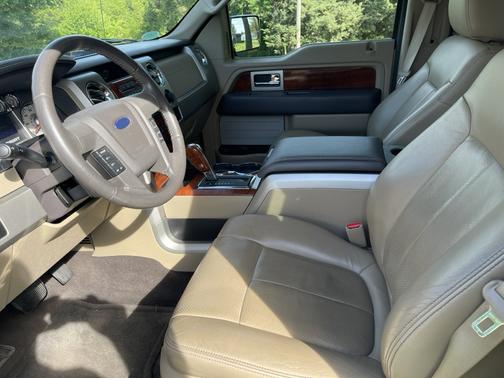 Black 2010 Ford F-150 Lariat SuperCrew