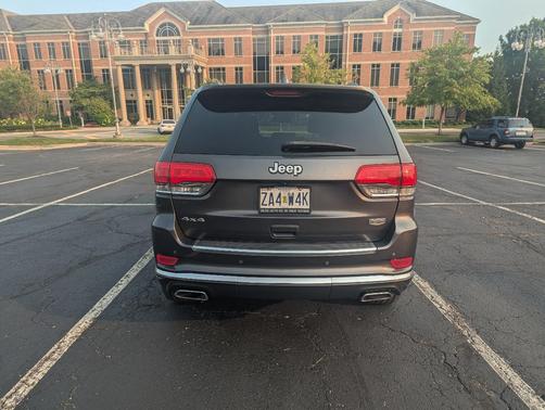 Gray 2015 Jeep Grand Cherokee Summit