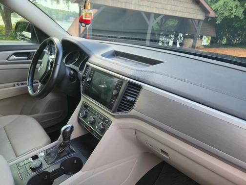 Black 2018 Volkswagen Atlas 3.6L SE