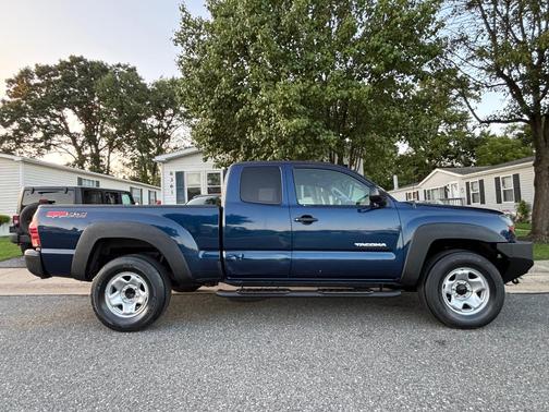 Blue 2006 Toyota Tacoma Access Cab
