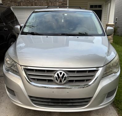 2011 Volkswagen Routan SE