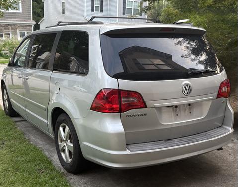 2011 Volkswagen Routan SE