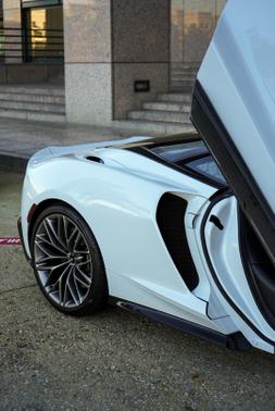 2023 McLaren GT Base