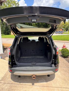Black 2018 Ford Escape SE