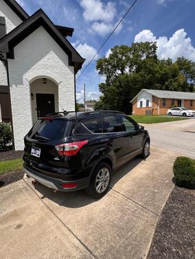 Black 2018 Ford Escape SE