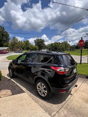 Black 2018 Ford Escape SE