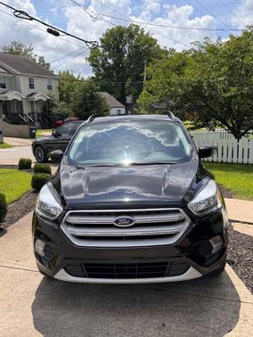 Black 2018 Ford Escape SE
