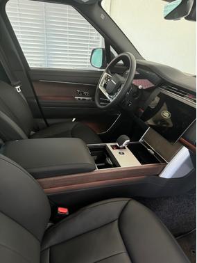 2025 Land Rover Range Rover P400 SE SWB