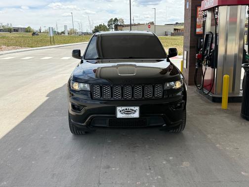 Black 2018 Jeep Grand Cherokee Altitude