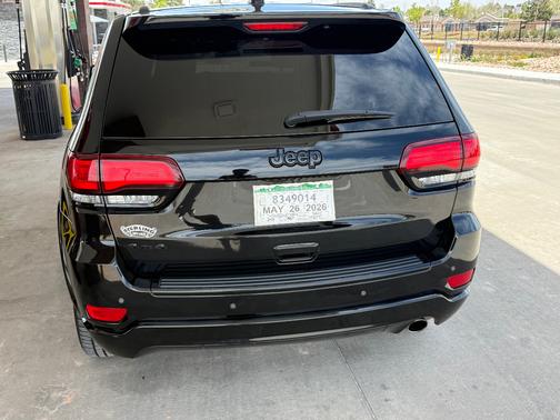 Black 2018 Jeep Grand Cherokee Altitude