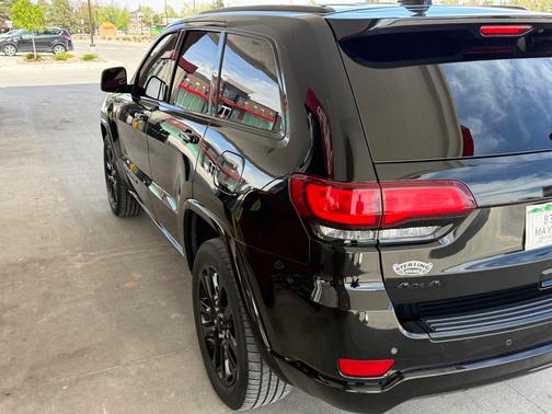 Black 2018 Jeep Grand Cherokee Altitude