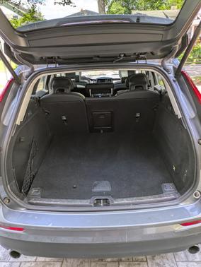 Gray 2019 Volvo XC60 T6 Momentum