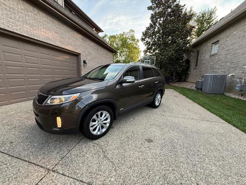 Brown 2014 Kia Sorento EX