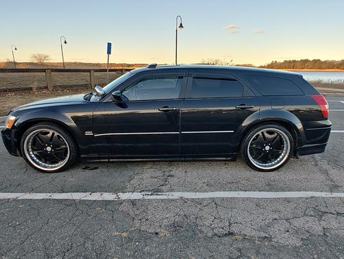 Black 2005 Dodge Magnum R/T