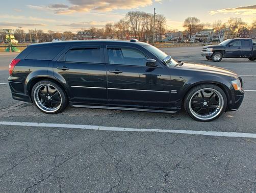 Black 2005 Dodge Magnum R/T