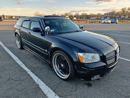 Black 2005 Dodge Magnum R/T