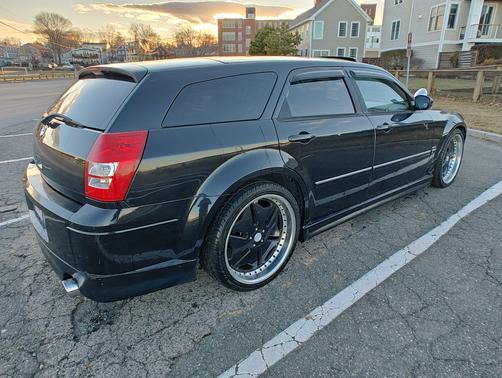 Black 2005 Dodge Magnum R/T
