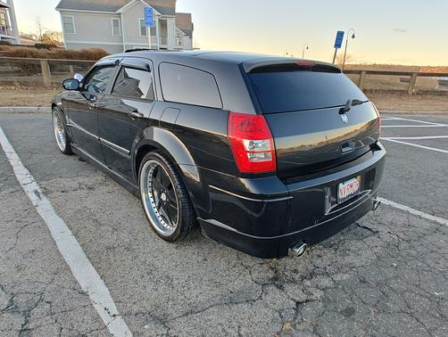 Black 2005 Dodge Magnum R/T