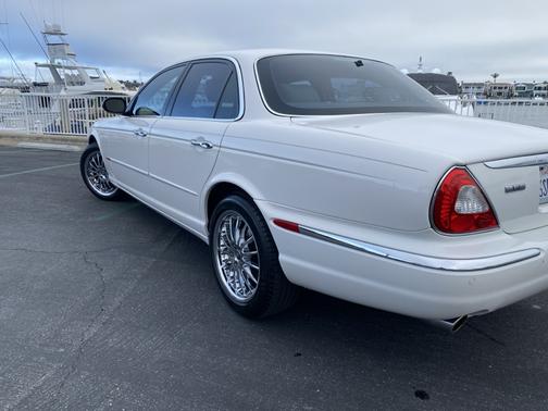 2004 Jaguar XJ8 Base