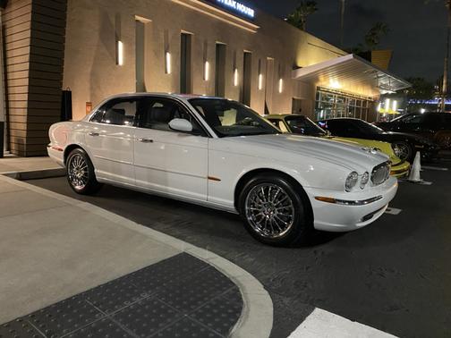 2004 Jaguar XJ8 Base