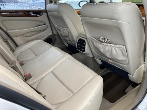 2004 Jaguar XJ8 Base