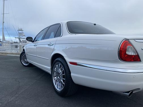 2004 Jaguar XJ8 Base