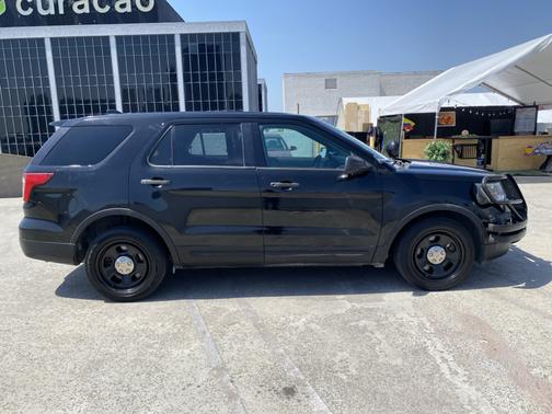 Black 2016 Ford Utility Police Interceptor Base