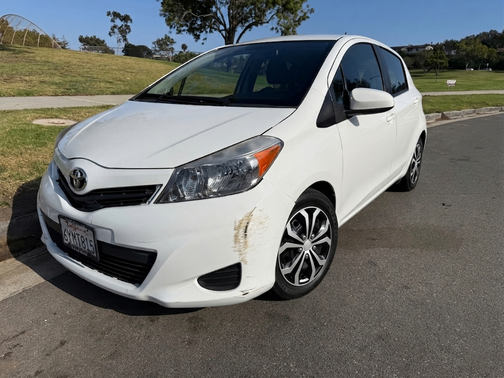 White 2013 Toyota Yaris LE
