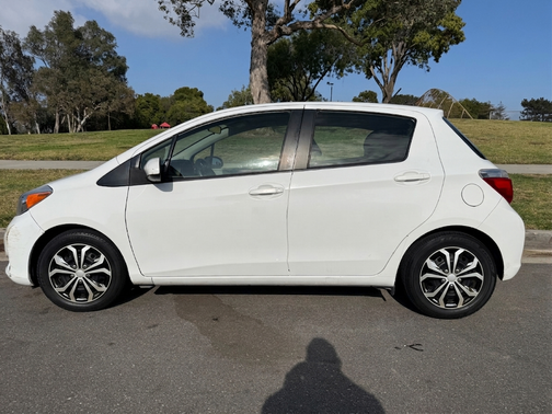 White 2013 Toyota Yaris LE