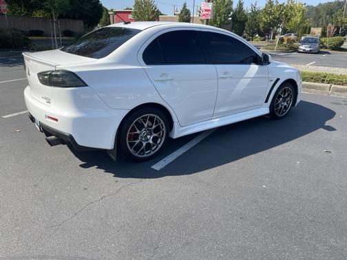White 2014 Mitsubishi Lancer Evolution MR
