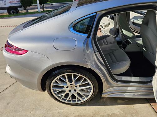 2020 Porsche Panamera Panamera 4