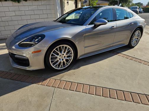 2020 Porsche Panamera Panamera 4