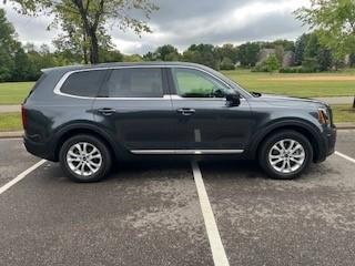 Gray 2022 Kia Telluride LX