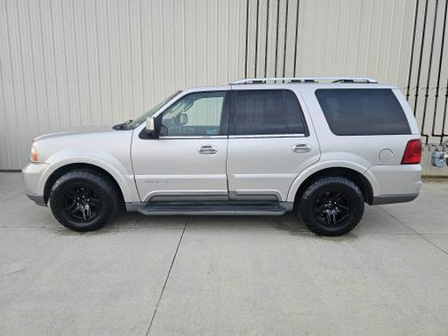 Silver 2003 Lincoln Navigator Ultimate