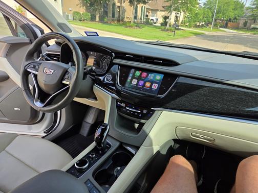 2022 Cadillac XT6 Premium Luxury FWD
