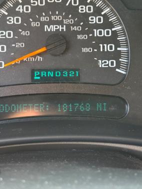 Red 2004 Chevrolet Avalanche 1500