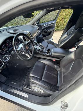White 2017 Porsche Cayenne Cayenne Platinum Edition