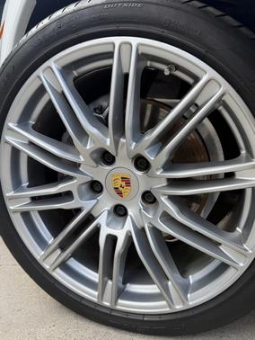 White 2017 Porsche Cayenne Cayenne Platinum Edition