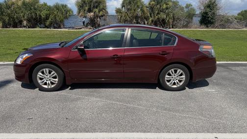 Red 2010 Nissan Altima 2.5 SL