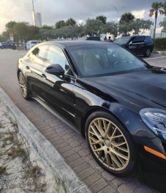 2022 Porsche Panamera 4 Platinum Edition