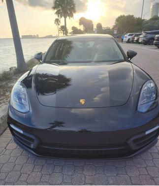 2022 Porsche Panamera 4 Platinum Edition