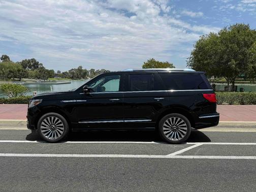Black 2019 Lincoln Navigator Reserve