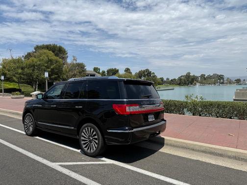 Black 2019 Lincoln Navigator Reserve